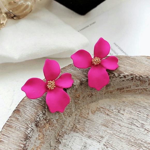 ❗️LAST❗️Flower Petal Studs in Bright Pink - Picture 2 of 7